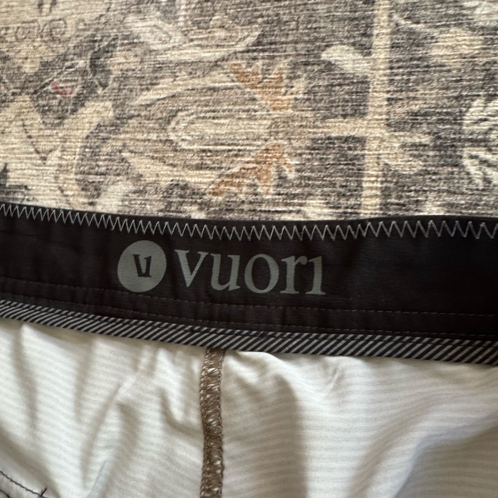 Vuori Board Shorts, Size 36 - Picture 7 of 15